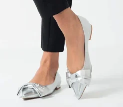 The Bow Pointed Flat in Silver