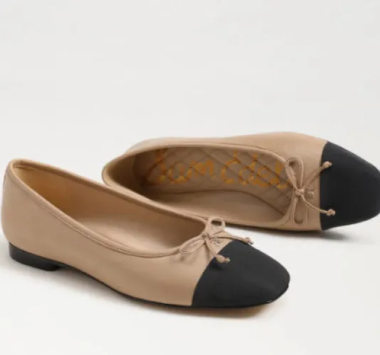 The Cap-Toe Ballet in Beige Black