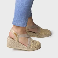 The Classic Closed Toe Espadrille in Raffia