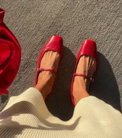 The Crinkle Leather Maryjane in Red