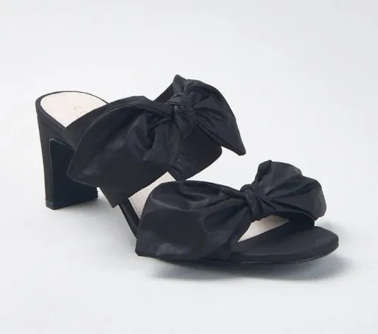 The Dual Bow Slide in Black