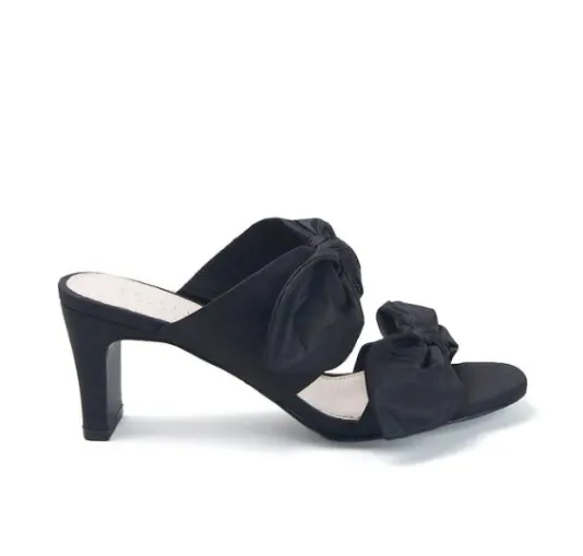 The Dual Bow Slide in Black