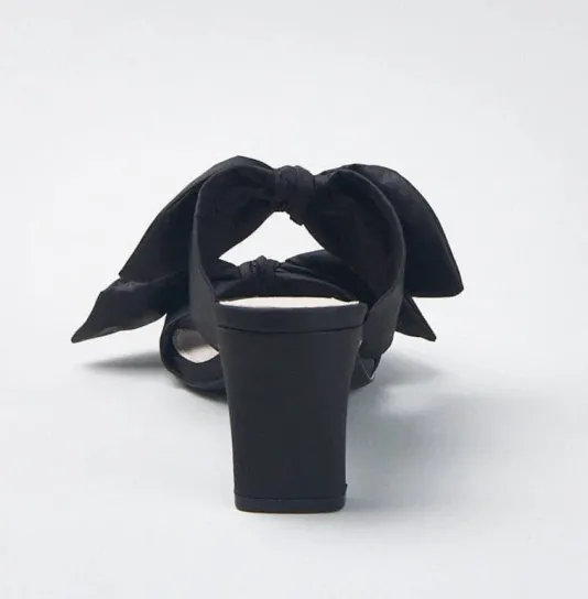 The Dual Bow Slide in Black