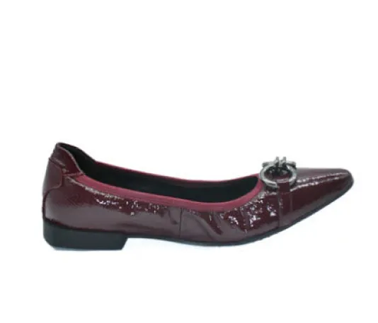 The Flexible Pointed Flat with Ornament in Wine Patent