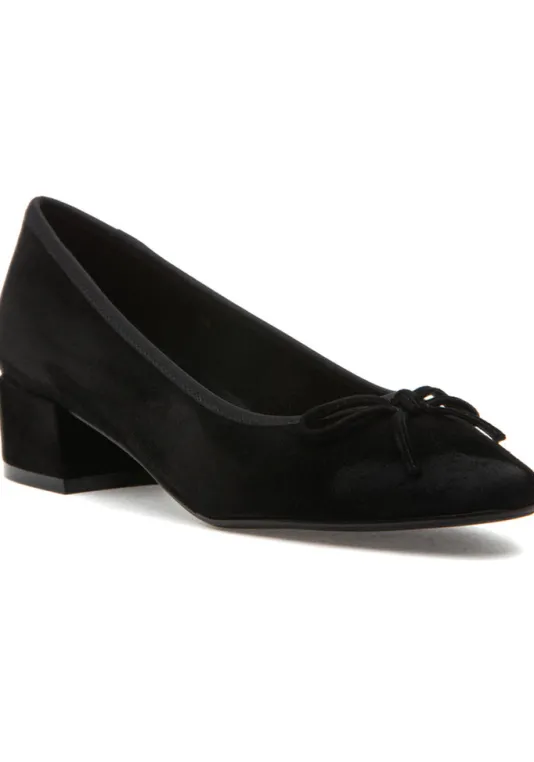 The Low Heel Pump with Bow in Black