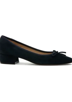 The Low Heel Pump with Bow in Navy
