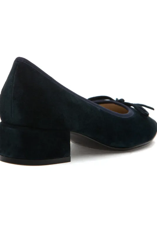 The Low Heel Pump with Bow in Navy