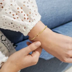 The Marvelous Mom Bracelet in Gold