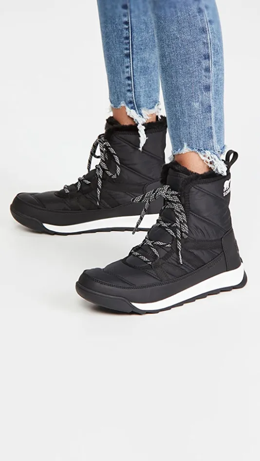 The Quilted Lace Snowboot in Black