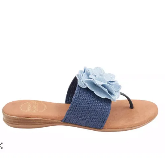 The Raffia Elastic Thong Sandal w Flower in Navy
