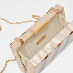The Resin Clutch in Natural